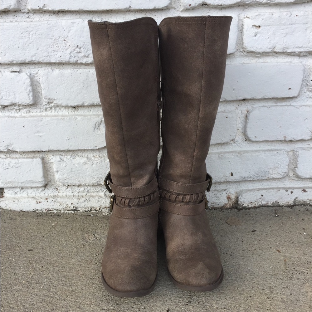 Girls size 1 mid calf boot